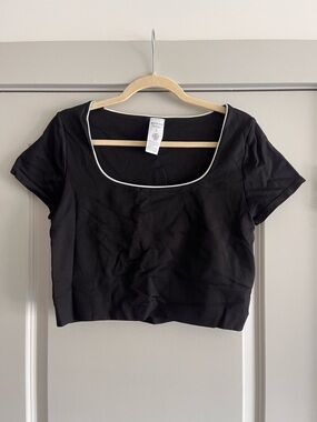 Athleta Black Scoop Neck Crop Top with White Trim
